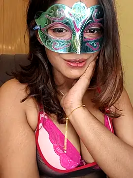 Queenniaa Chat XXX in diretta
