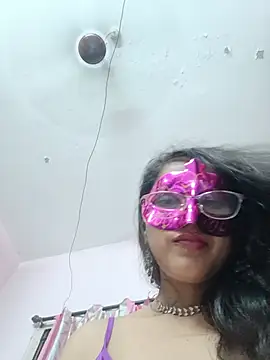 thanusi_2 élő XXX-chatje