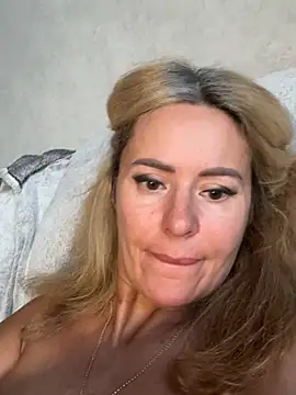 Tania201243 Live XXX-Chat