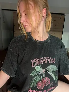 CherryyCheeks Adlı Modelin Canlı XXX Sohbeti