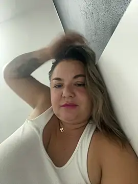 MikyVesela Adlı Modelin Canlı XXX Sohbeti