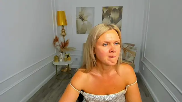 XXX chat uživo modela AgathaKlouin