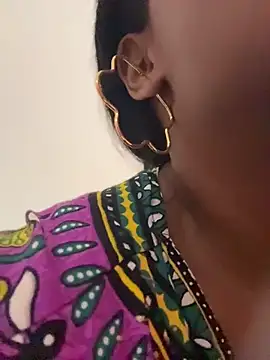 AlisonHoot69 live XXX chat