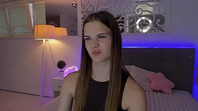 XXX chat uživo modela LuisaClover