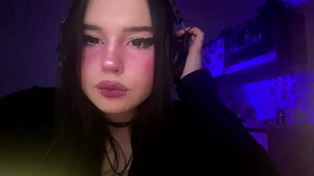 RoniYeepsie Adlı Modelin Canlı XXX Sohbeti