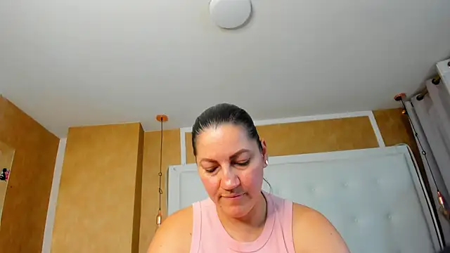 Chat +18 de Heidy_milf ao vivo