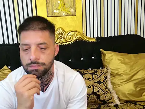 XXX chat uživo modela TommyDum