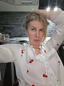 stellahere8 live XXX chat