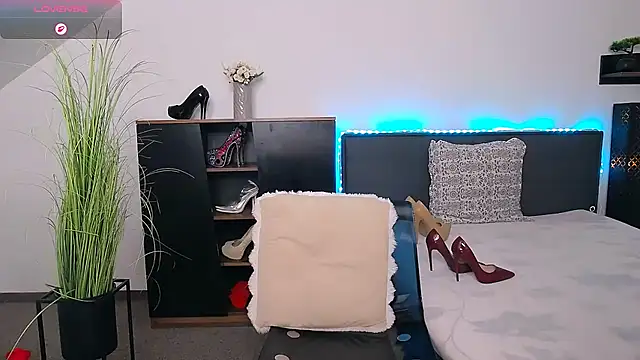 LuckyStacy live XXX chat