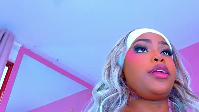 TiannahGlow Chat XXX live