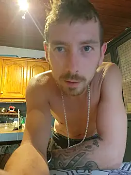 Simonshakeloveass Chat XXX in diretta