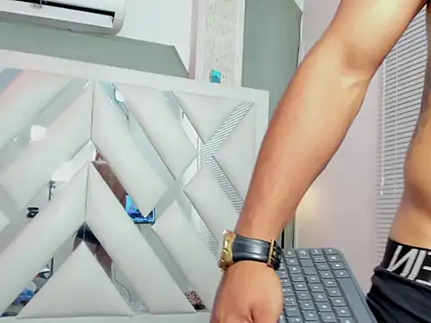 iron_king7 Live XXX Chat