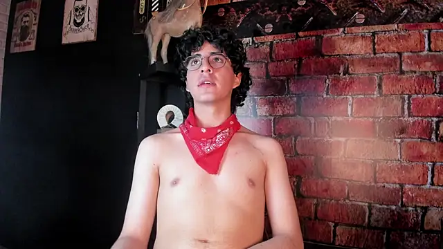 ElliotNoir live XXX chat