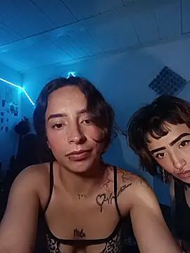 AlexxaAndRileyyのライブXXXチャット