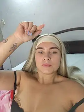 XXX chat uživo modela Charlott_smi