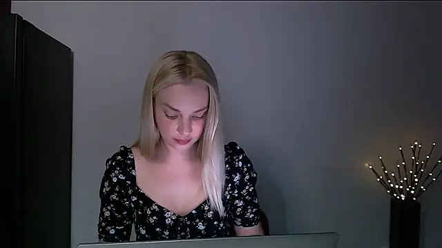 Lia_noo_regrets: онлайн-секс-чат