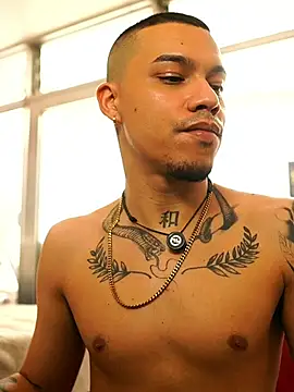 AlphaMasterXxx – Naživo XXX chat