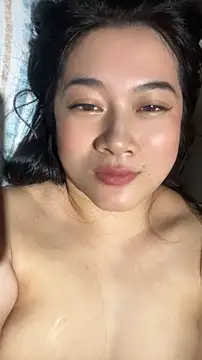 mo-mo-69's Live XXX Chat