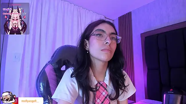 Molly_A Adlı Modelin Canlı XXX Sohbeti