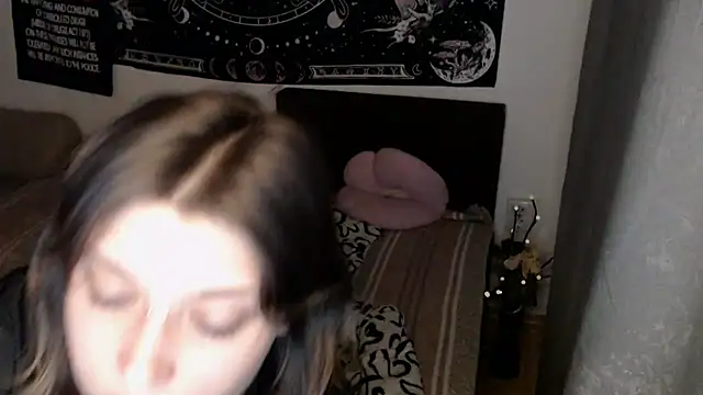 AlienforTwenty Live XXX Chat