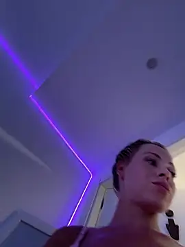 XXX chat uživo modela streetdoll