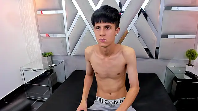 XXX chat uživo modela MikeHunteer