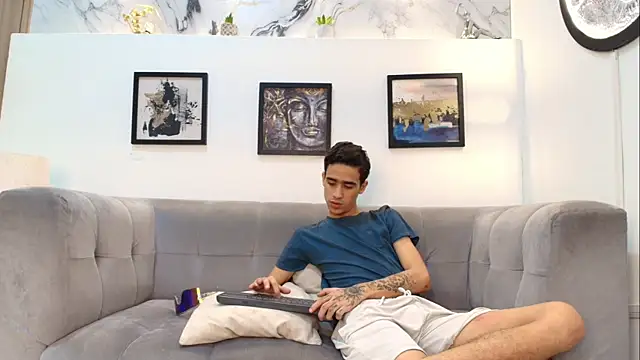 GOLDEN_BOSS Live XXX-chat