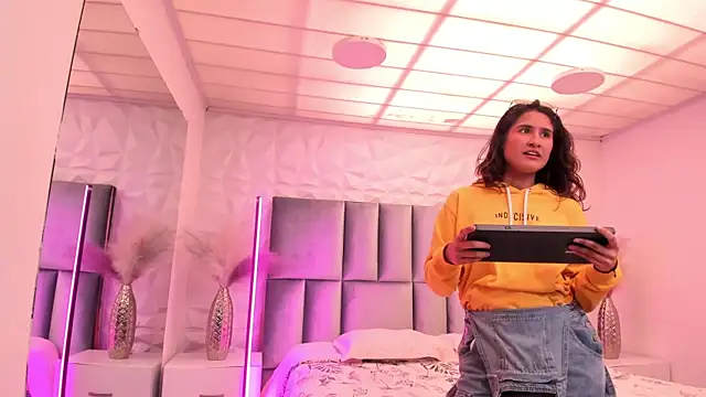 Chat +18 de AmbarOnix ao vivo