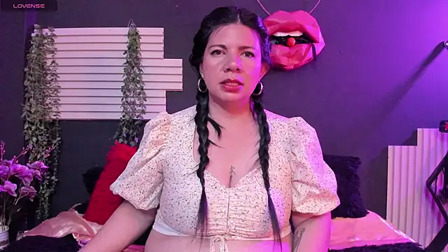 XXX chat uživo modela kinky_momm