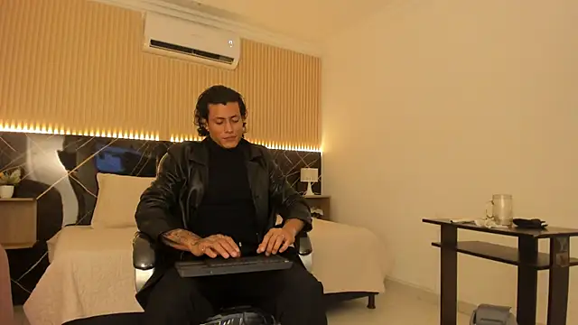Damian_romanoff_'s Live XXX Chat