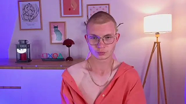 justleo__ Show in webcam