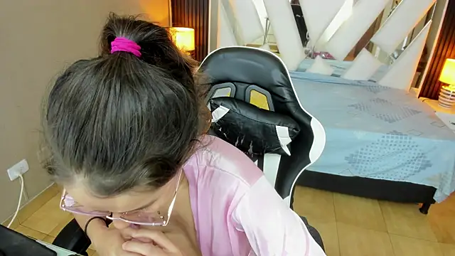 Linda4Petite 现场XXX聊天