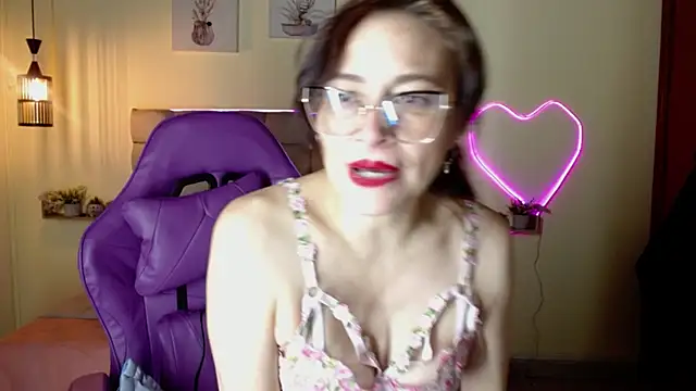 Chat +18 de _naomi_s ao vivo