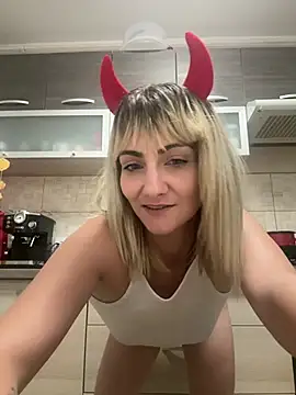 I_amKatarina Adlı Modelin Canlı XXX Sohbeti
