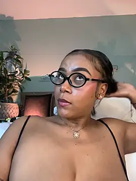 Chat XXX en directo de YariRose
