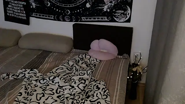 AlienforTwentyn Live XXX chat