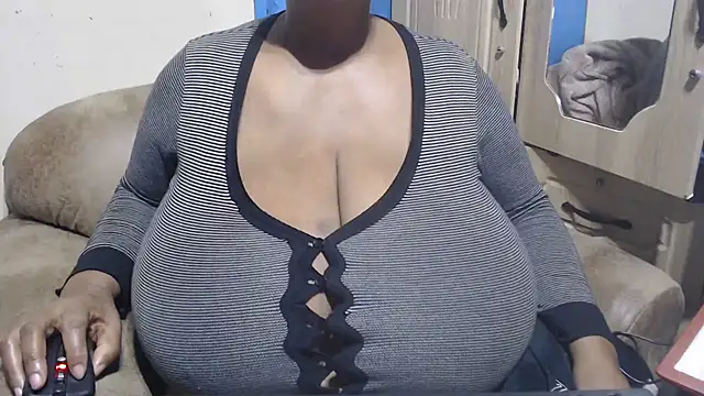 CUTEFIRMMELONSS Adlı Modelin Canlı XXX Sohbeti