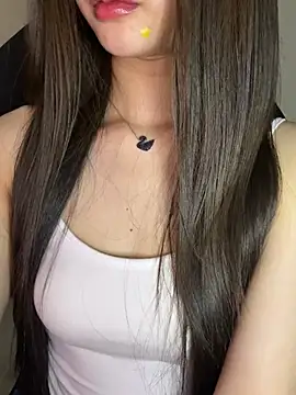 Yiyina_17's Live XXX Chat