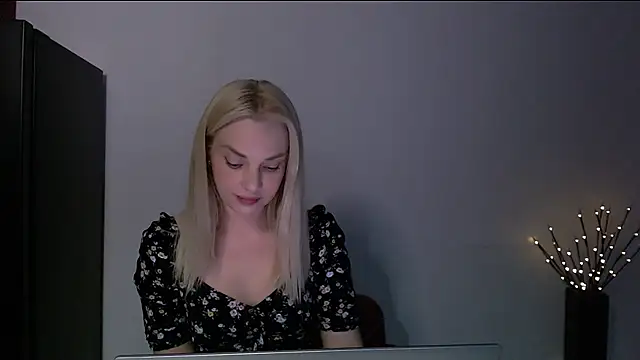 Lia_noo_regrets: онлайн-секс-чат