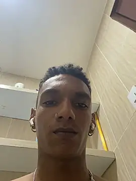 Онлайн чат XXX JulienSaint