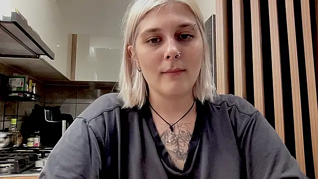 Ella_Bloom Adlı Modelin Canlı XXX Sohbeti