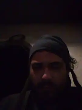 Maxirasta12_: διαδικτυακό σόου στην κάμερα