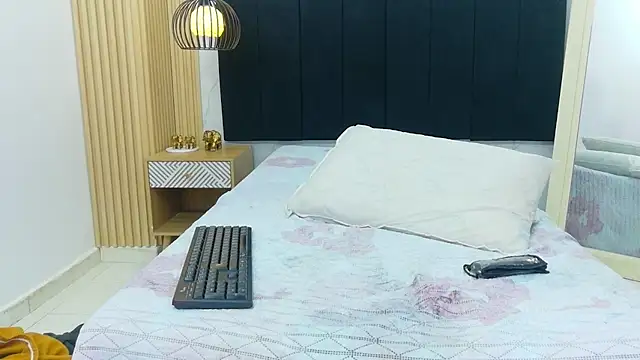 XXX chat uživo modela EbonyCoWorker