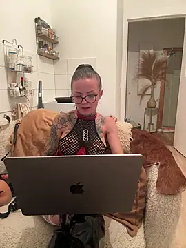 SkinnyLilly Live XXX-Chat