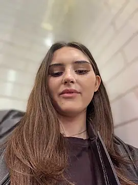 دردشة AnitaFly الجنسية المباشرة