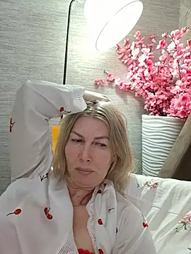 stellahere8's Live XXX Chat