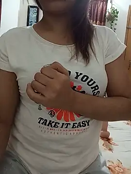 Tanha18 লাইভ XXX চ্যাট