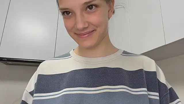 Carolini_i's Live XXX Chat