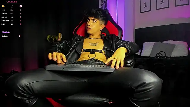 Chat XXX en directo de LyleBennett_