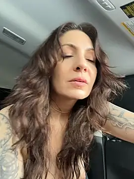 BeautifulMesss élő XXX-chatje